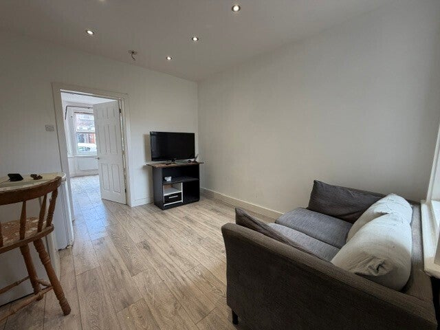 Flat Lyndhurst Road in Luton