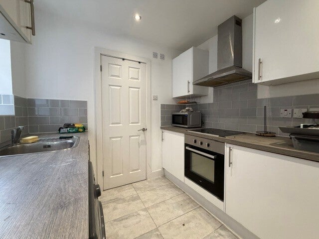 Flat Lyndhurst Road in Luton