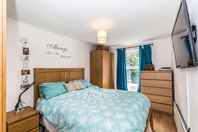 Room Melville Close in Leeds