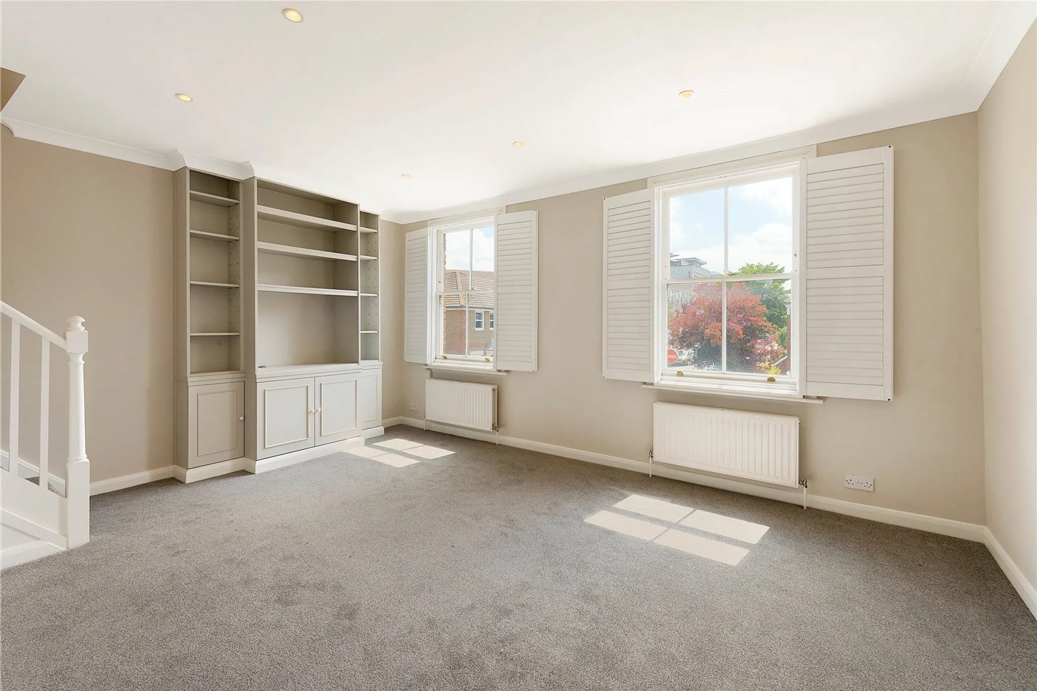 Flat Simpson Street in Greater London