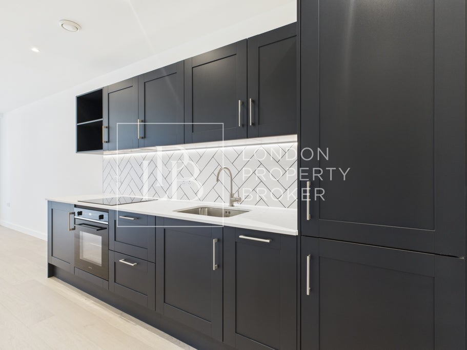 Flat Fifth Way in Greater London