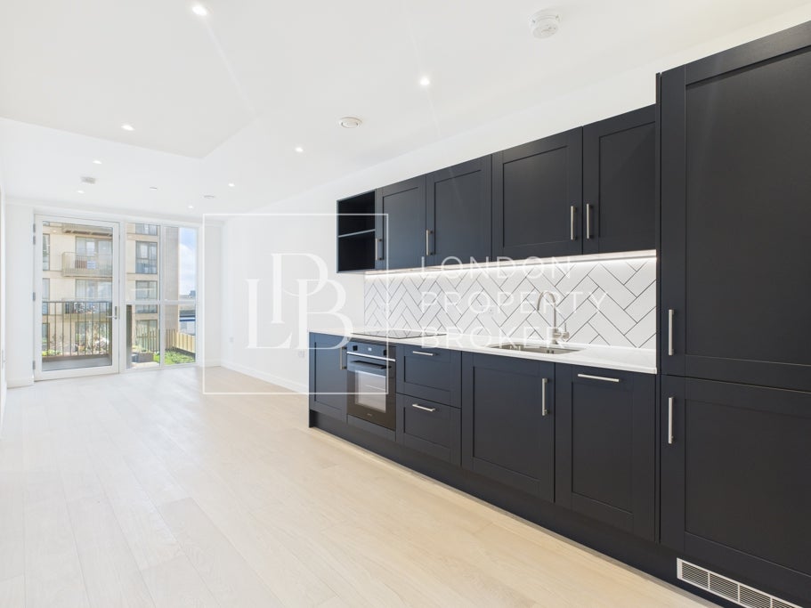 Flat Fifth Way in Greater London