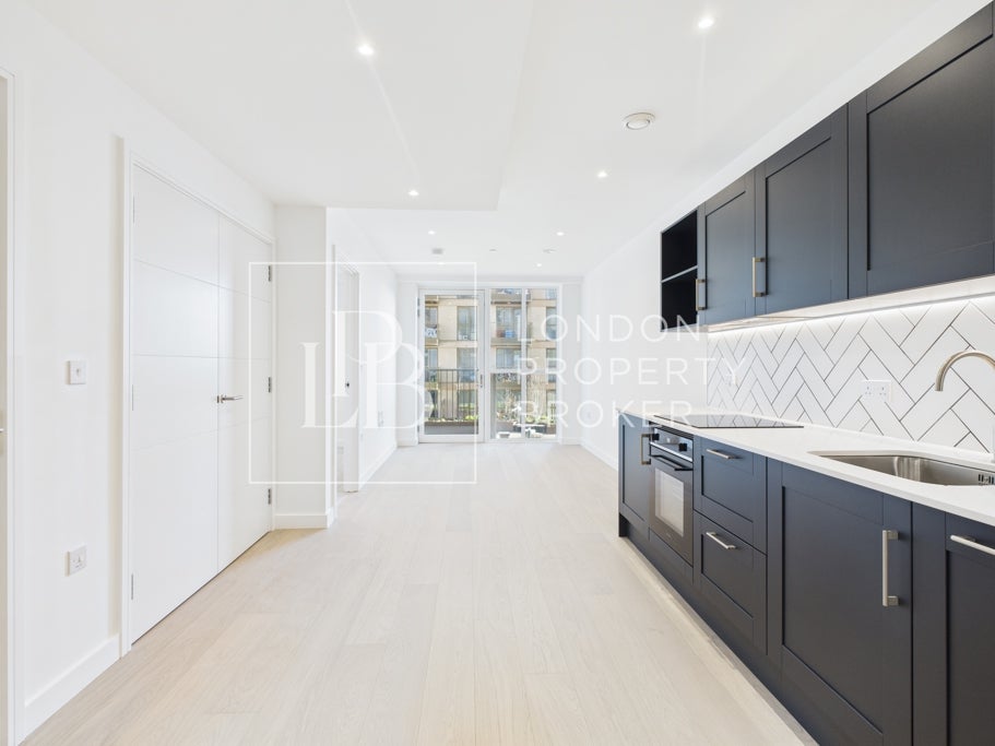 Flat Fifth Way in Greater London