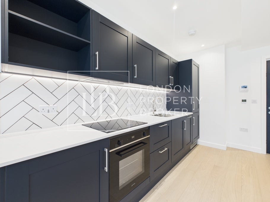 Flat Fifth Way in Greater London