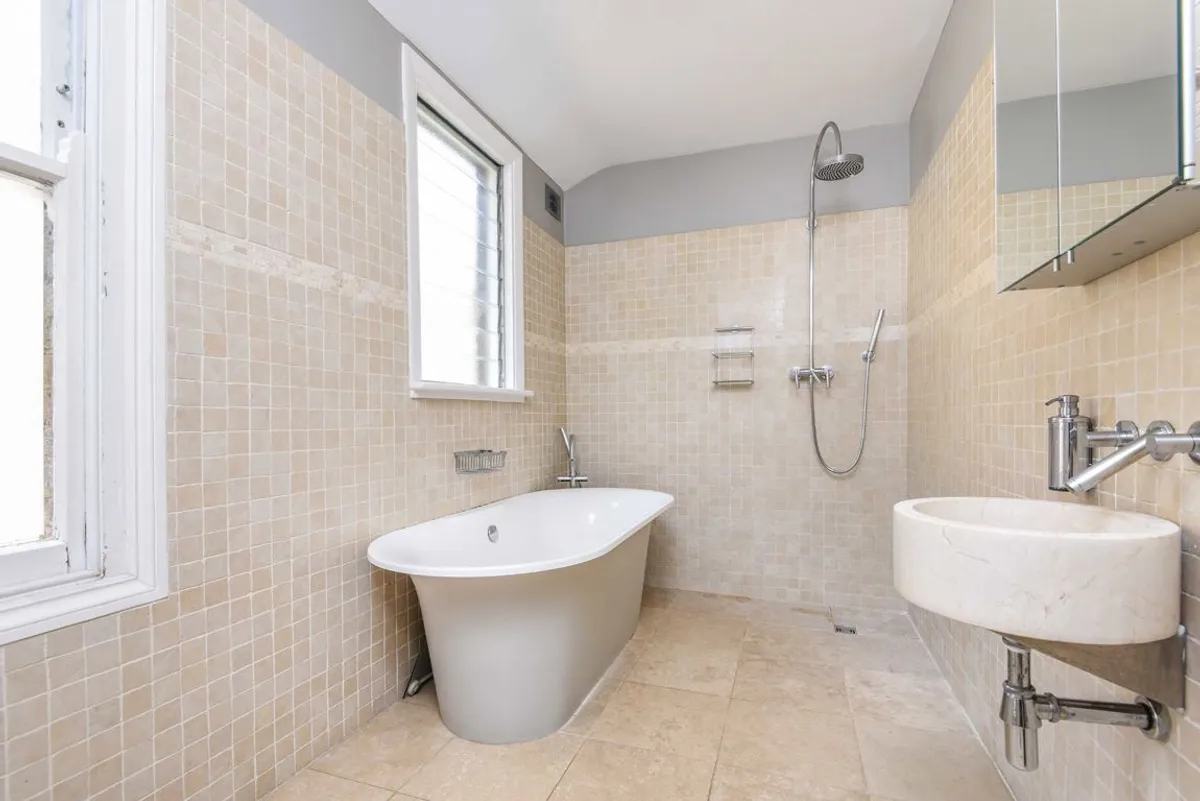 House Dinsmore Road in Greater London