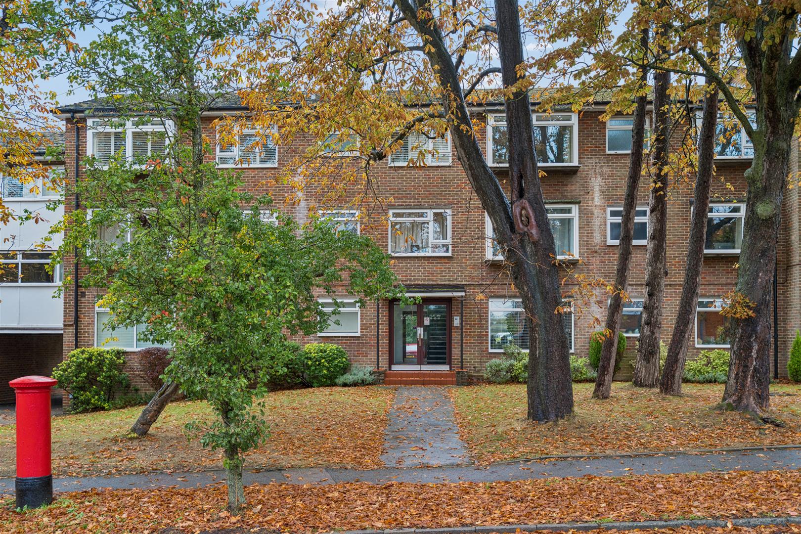 Flat Nightingale Road in Three Rivers