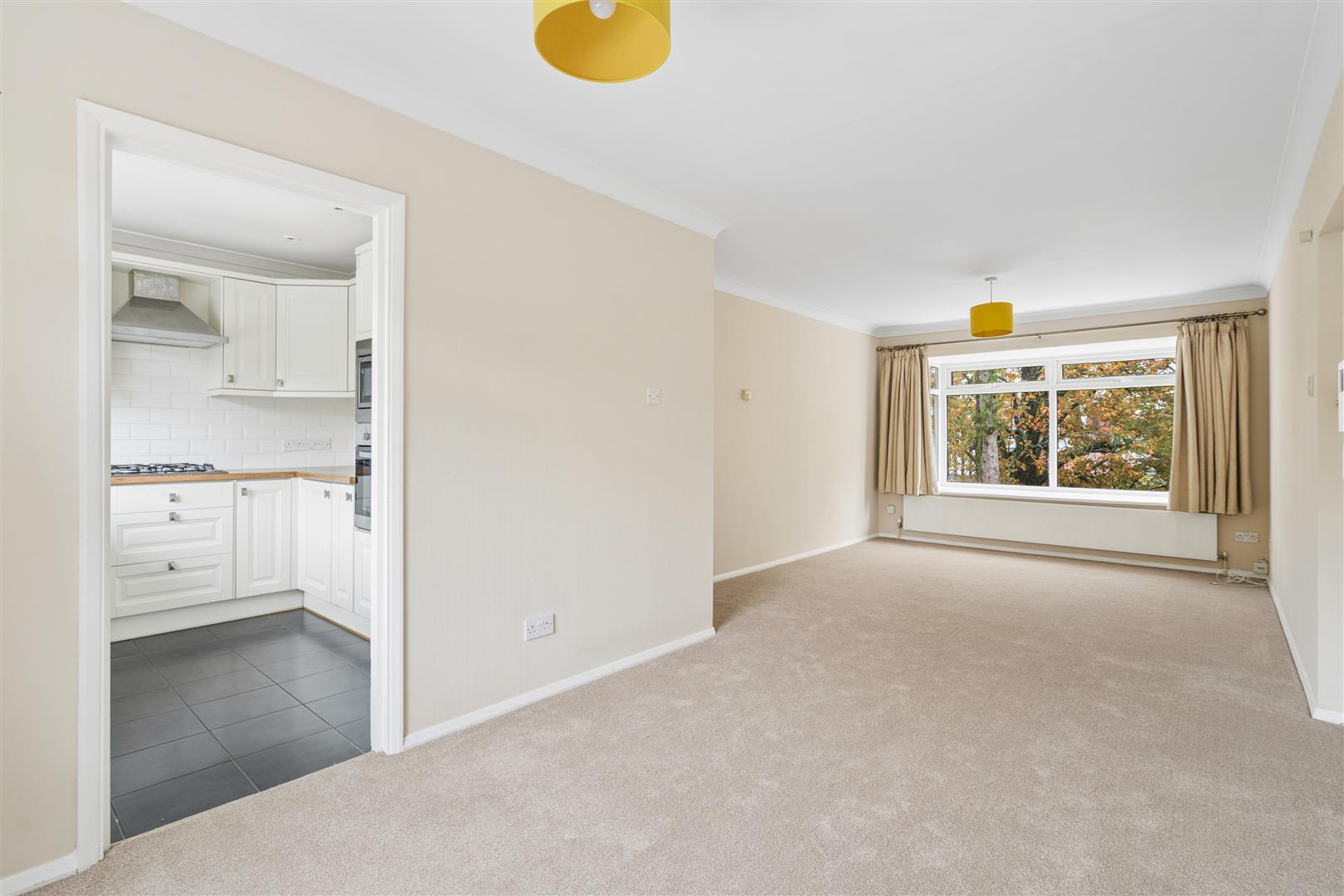 Flat Nightingale Road in Three Rivers