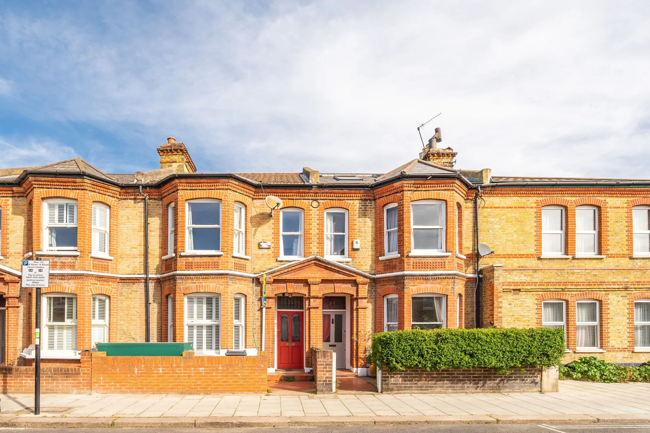 House Kingswood Road in Greater London