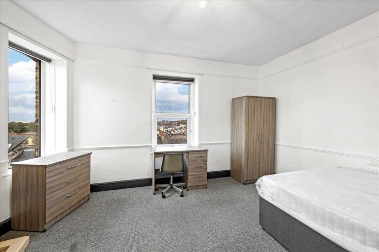Room Houndiscombe Road in Plymouth
