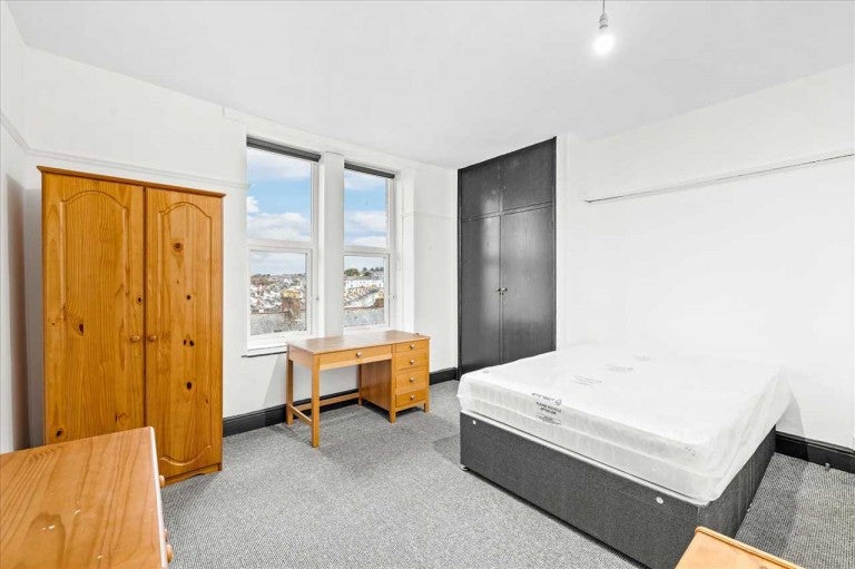 Room Houndiscombe Road in Plymouth