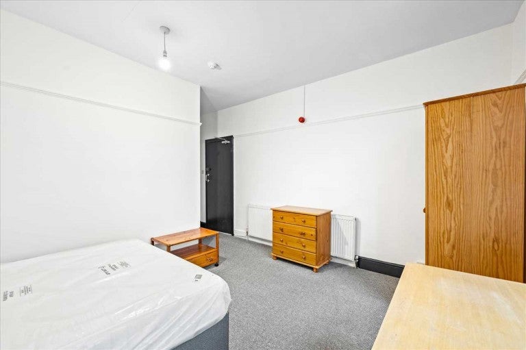 Room Houndiscombe Road in Plymouth