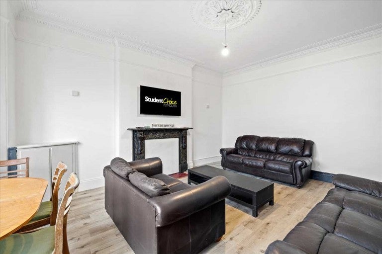Room Houndiscombe Road in Plymouth