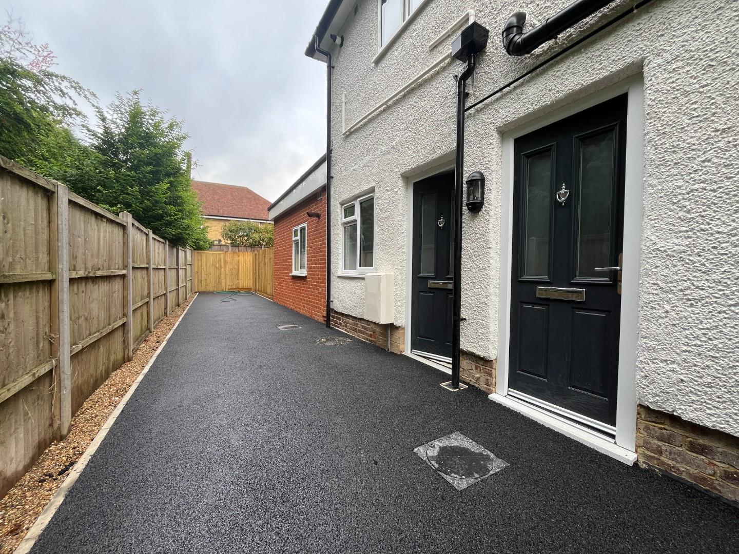 Flat Nutfield Road in Reigate and Banstead