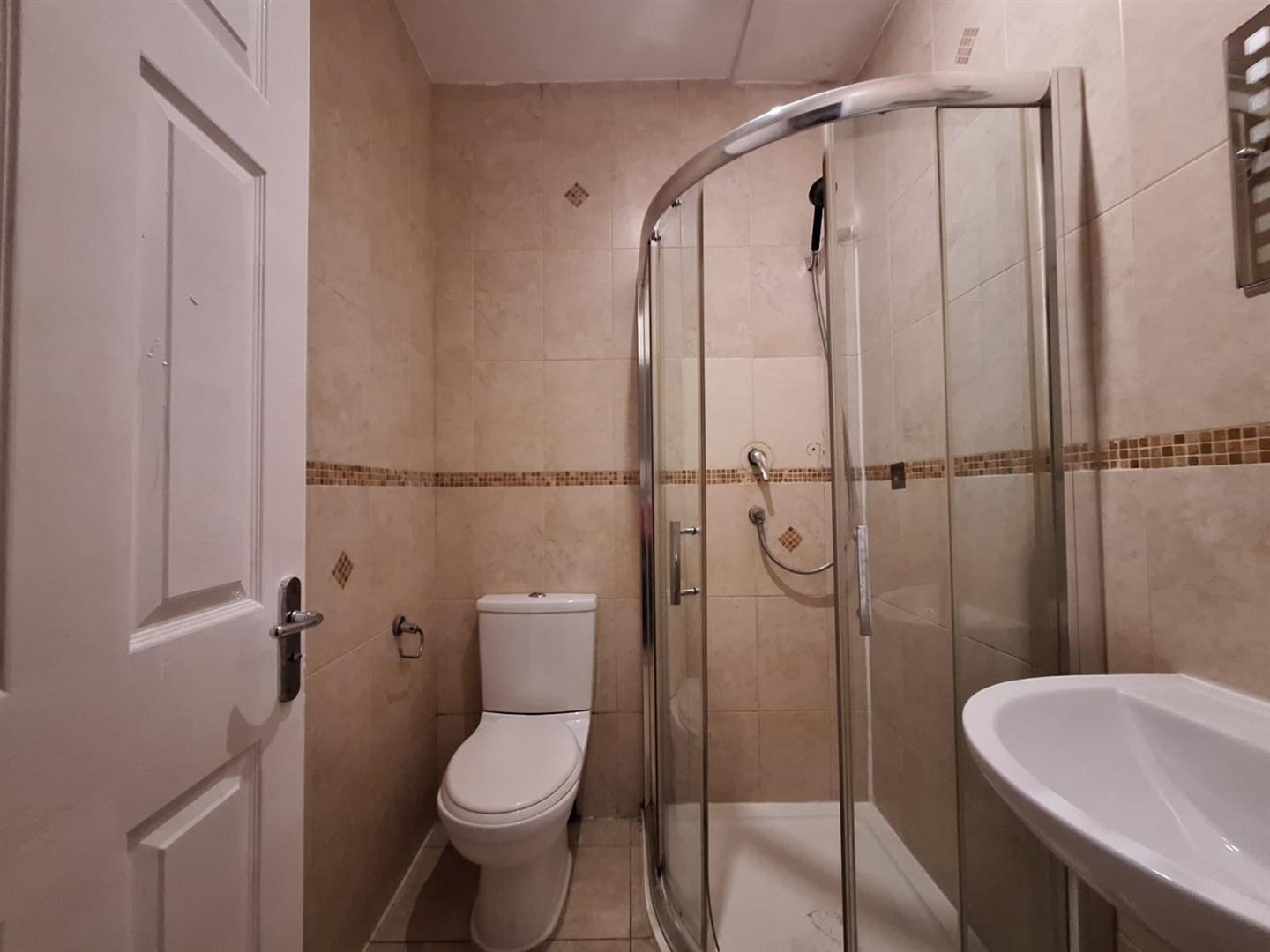 Flat Pitlake in Greater London