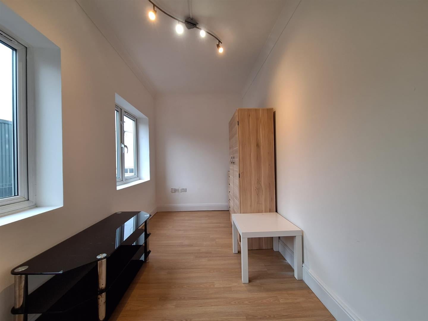 Flat Pitlake in Greater London