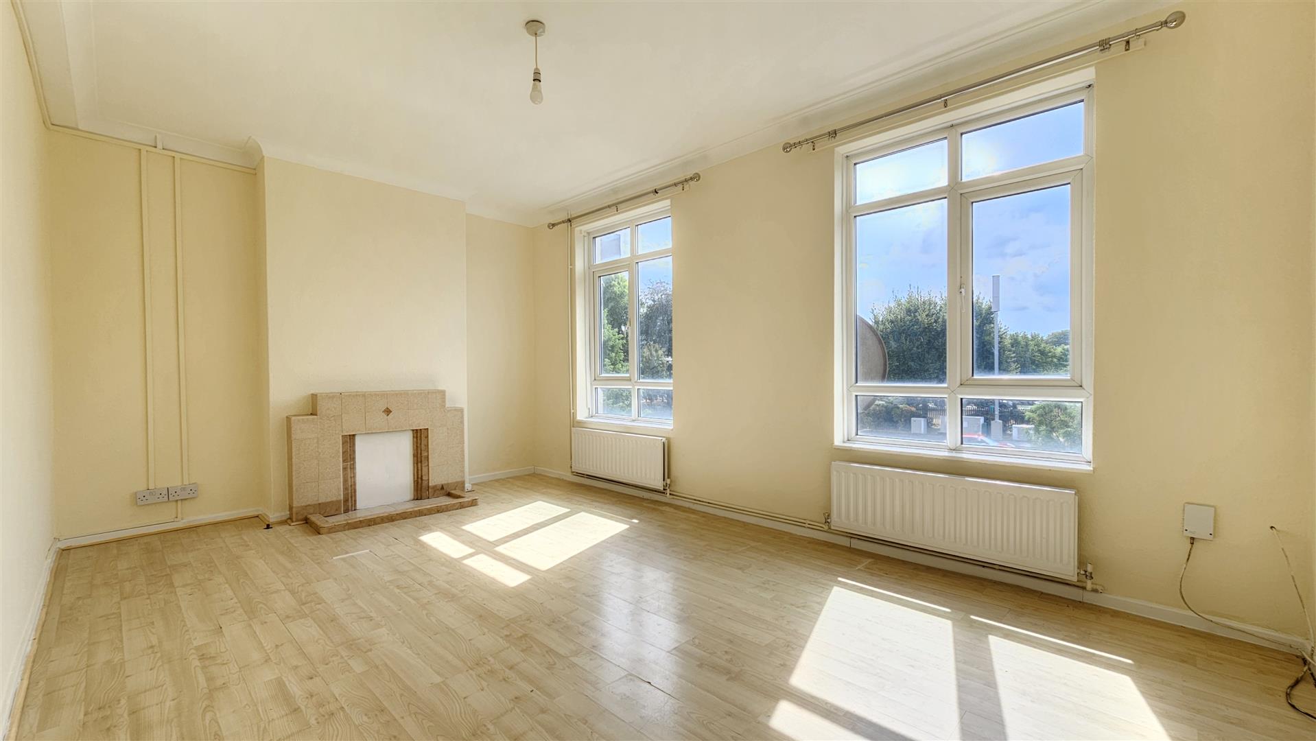 Flat Uxbridge Road in Greater London
