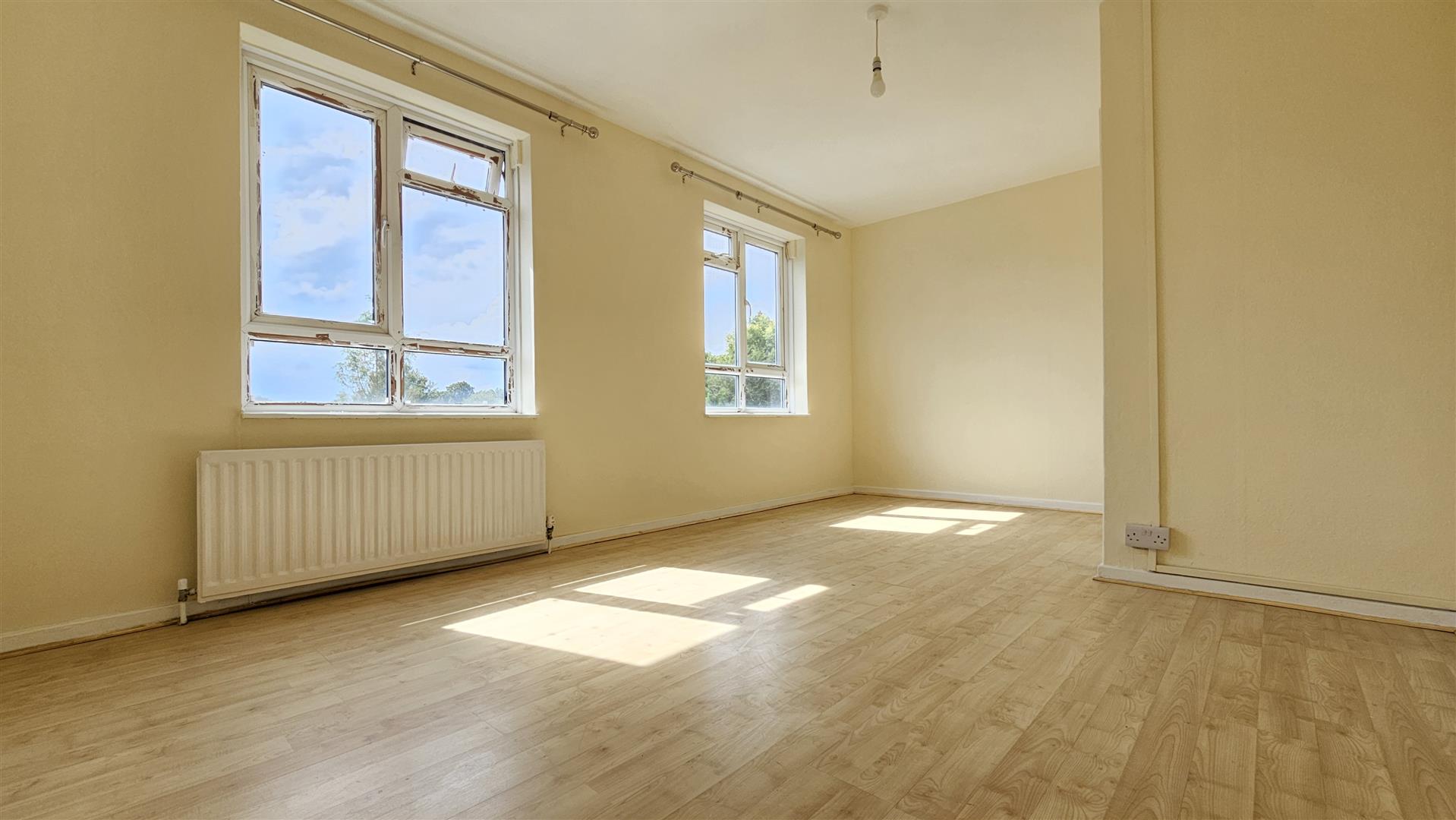 Flat Uxbridge Road in Greater London