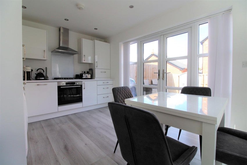 Flat Juniper Close in Stoke-On-Trent