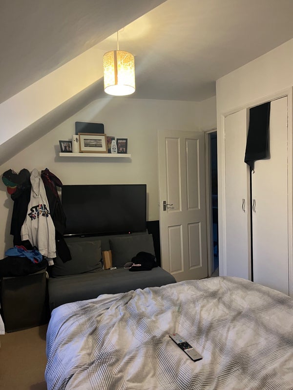 Flat Gleneagle Road in Greater London