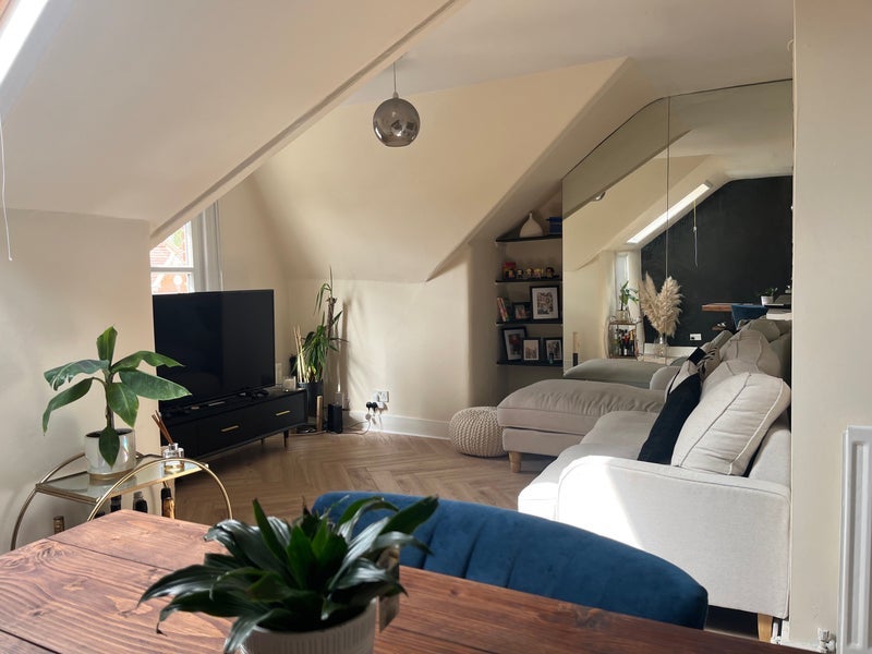 Flat Gleneagle Road in Greater London