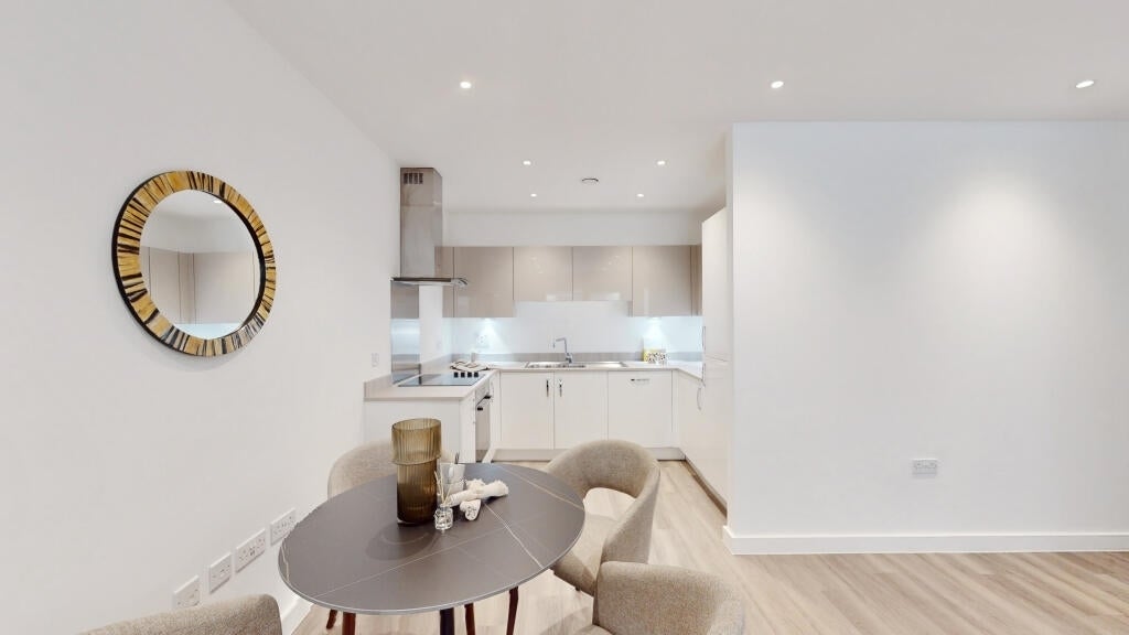 Flat Rolfe Terrace in Greater London