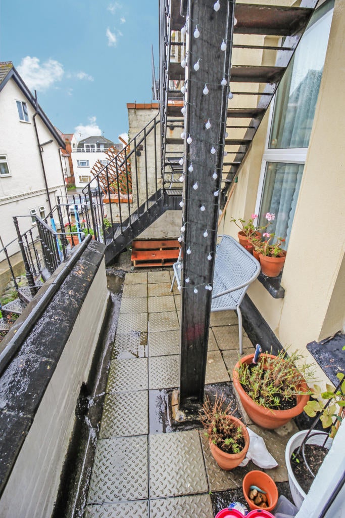 Flat Station Road in Southend-on-Sea