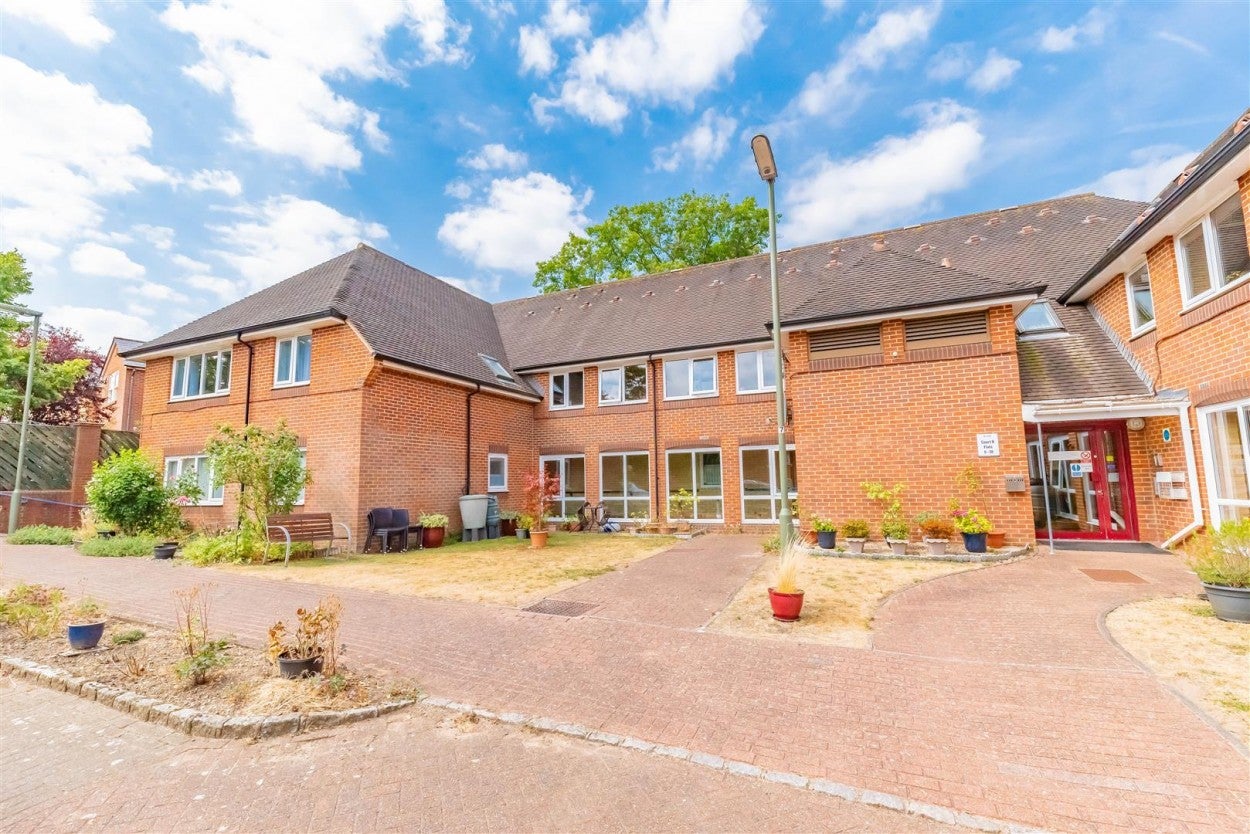 Flat Appley Drive in Surrey Heath