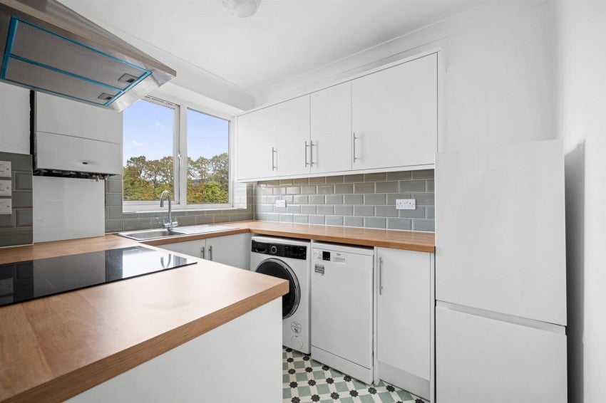 Flat Woodington Close in Greater London