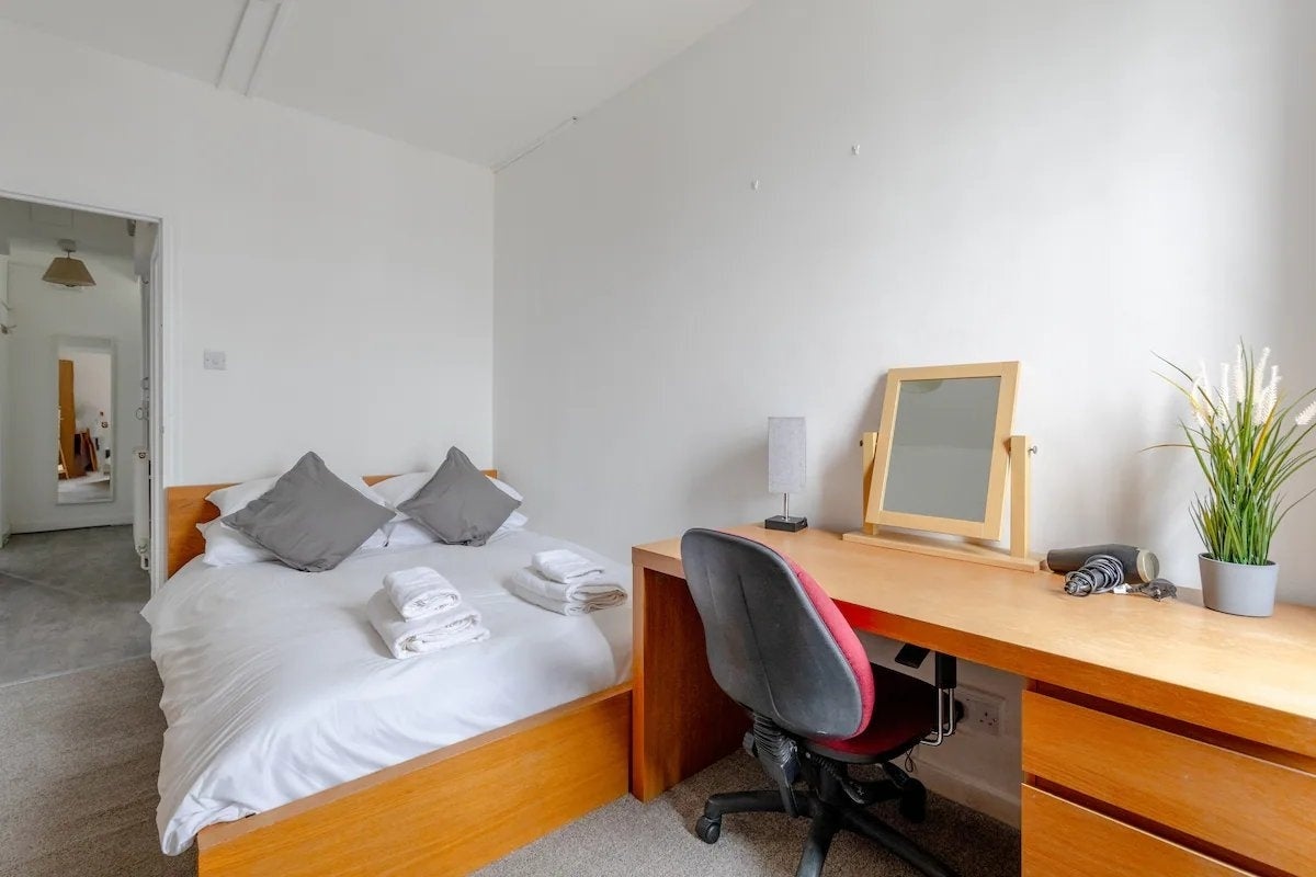 Room Camden Road in Greater London