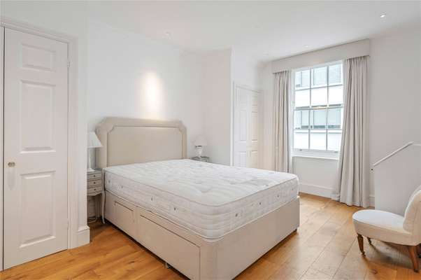 Flat Folgate Street in Greater London