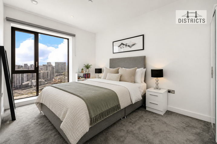 Flat Botanic Square in Greater London