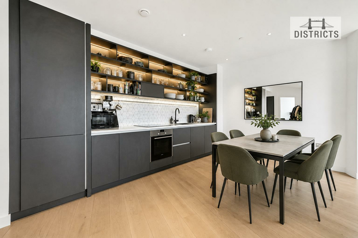 Flat Botanic Square in Greater London