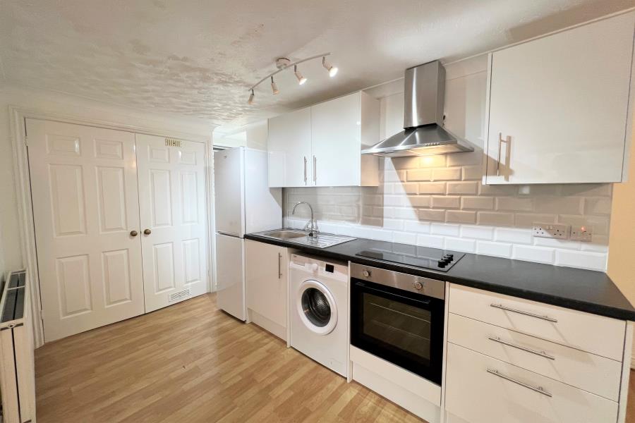 Room Woodham Road in Woking