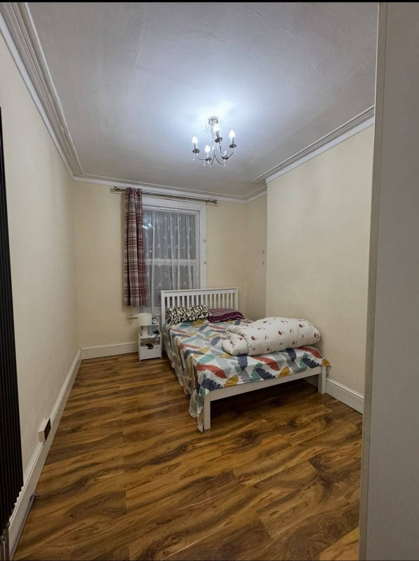 Room Lloyd Road in Greater London