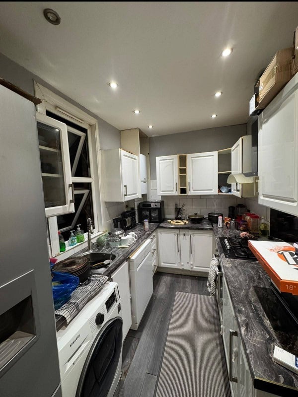 Room Lloyd Road in Greater London