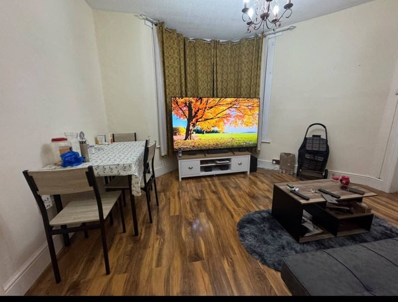 Room Lloyd Road in Greater London
