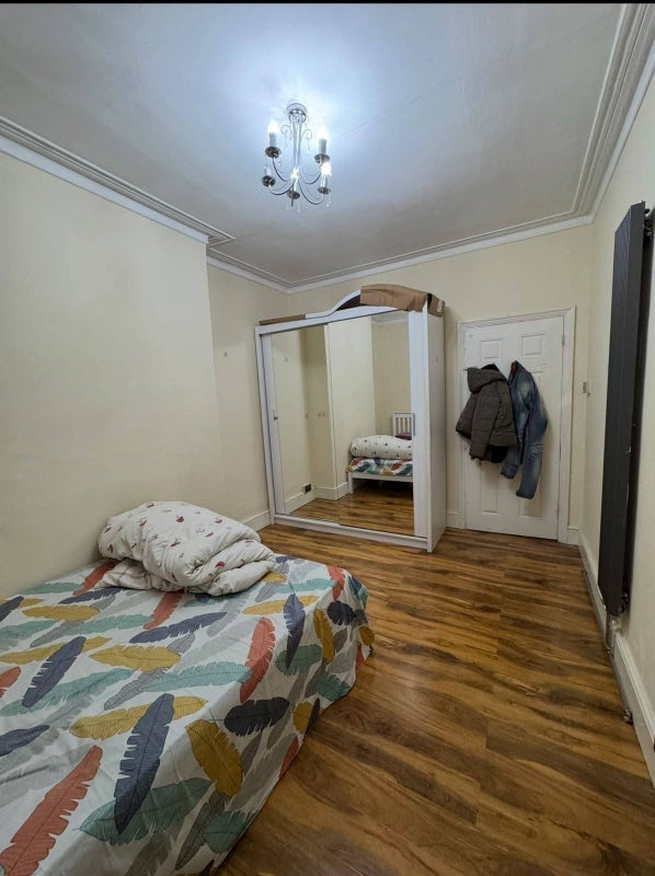 Room Lloyd Road in Greater London