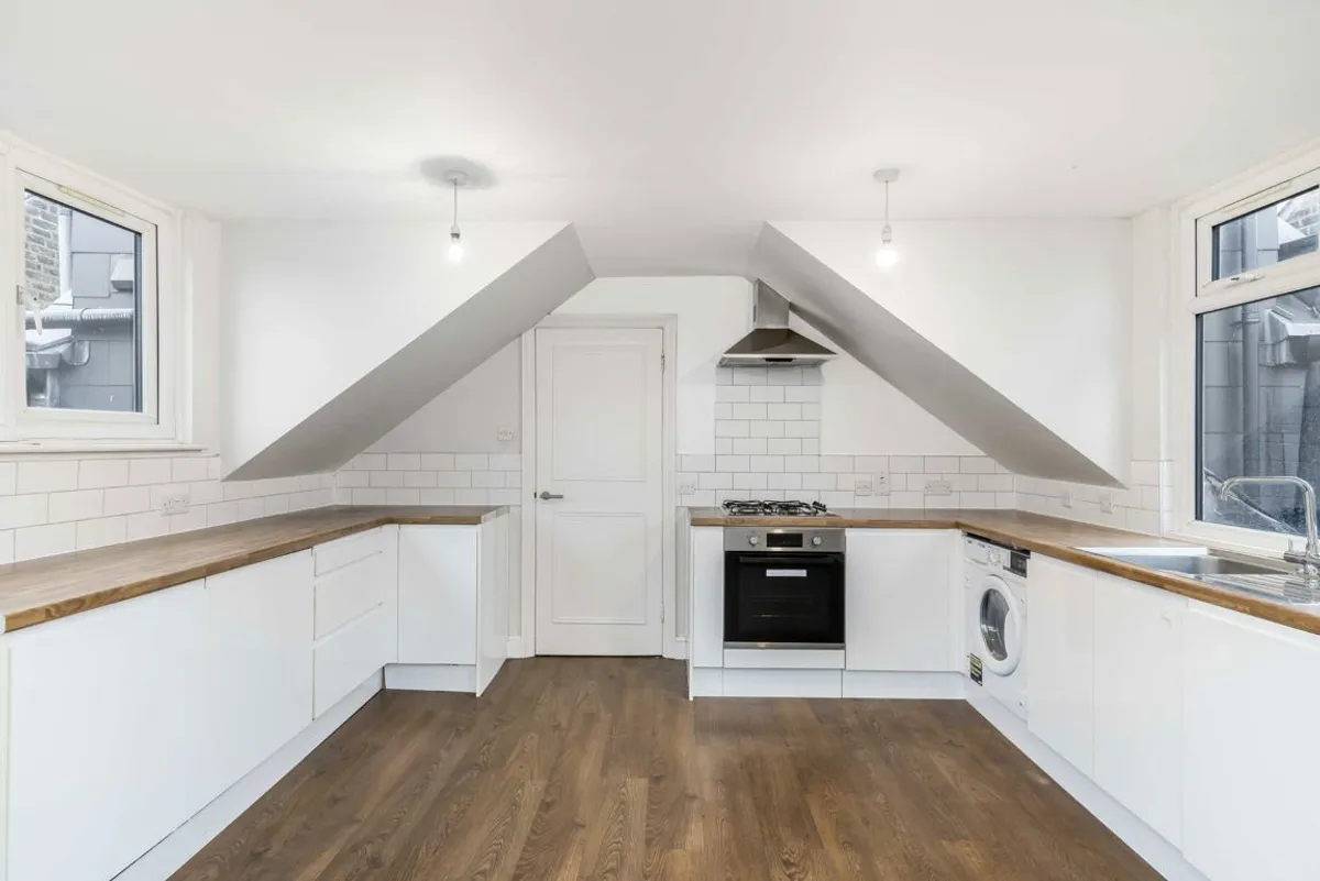Flat Denbigh Road in Greater London