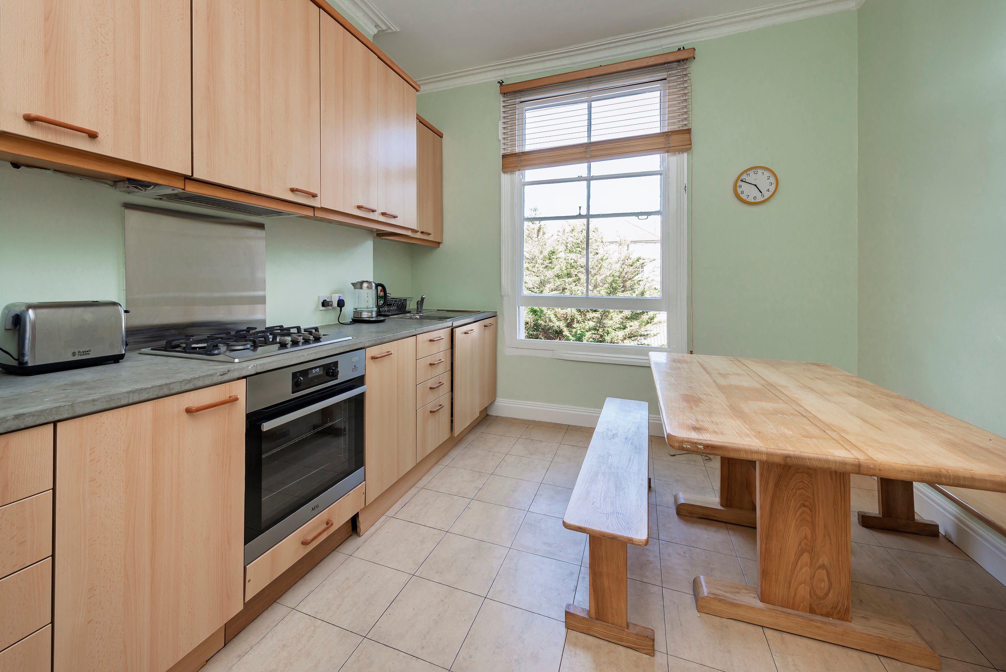 Flat Westway in Greater London