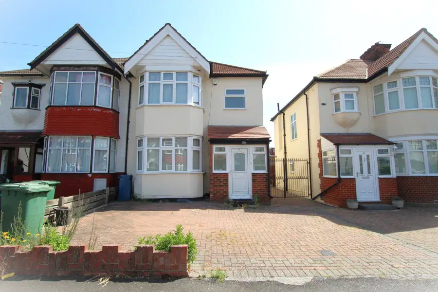 House Larkfield Avenue in Greater London