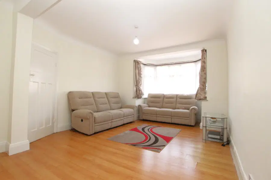 House Larkfield Avenue in Greater London