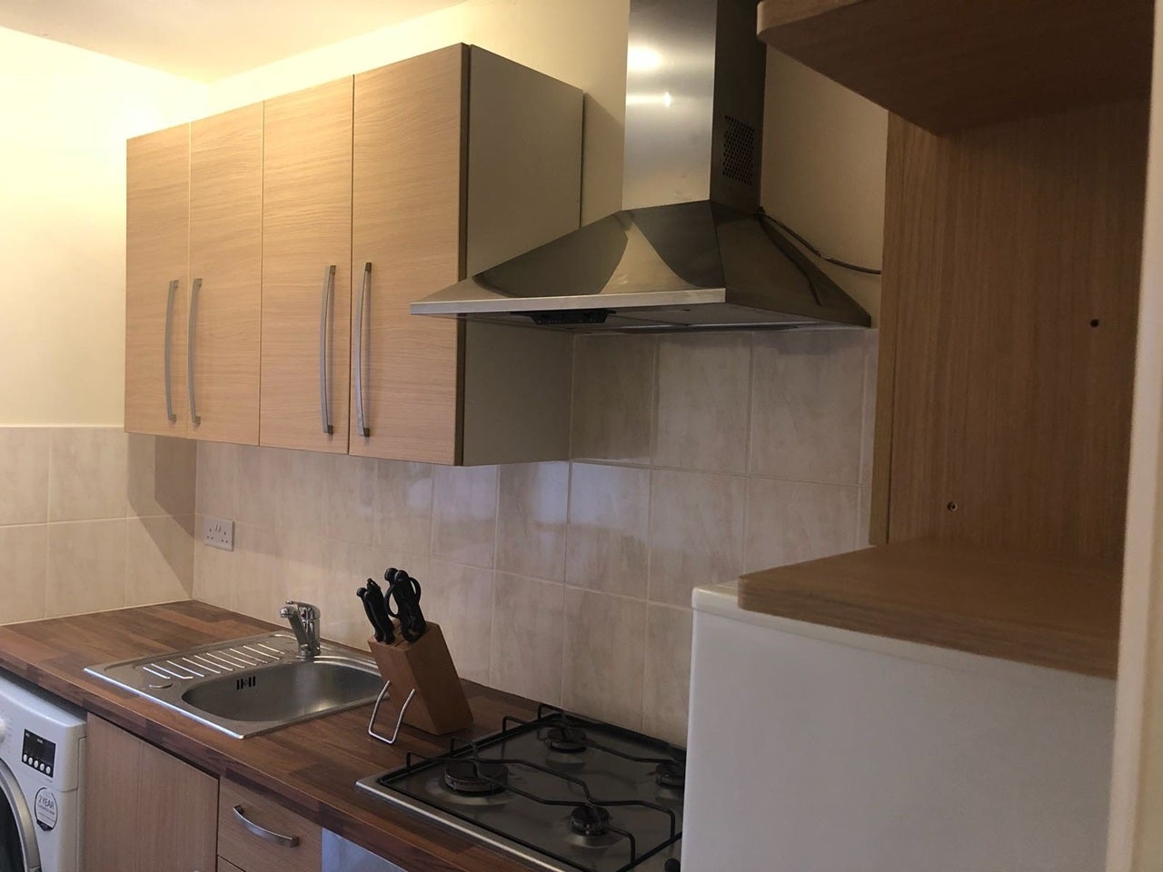 Flat Springfield Gardens in Greater London