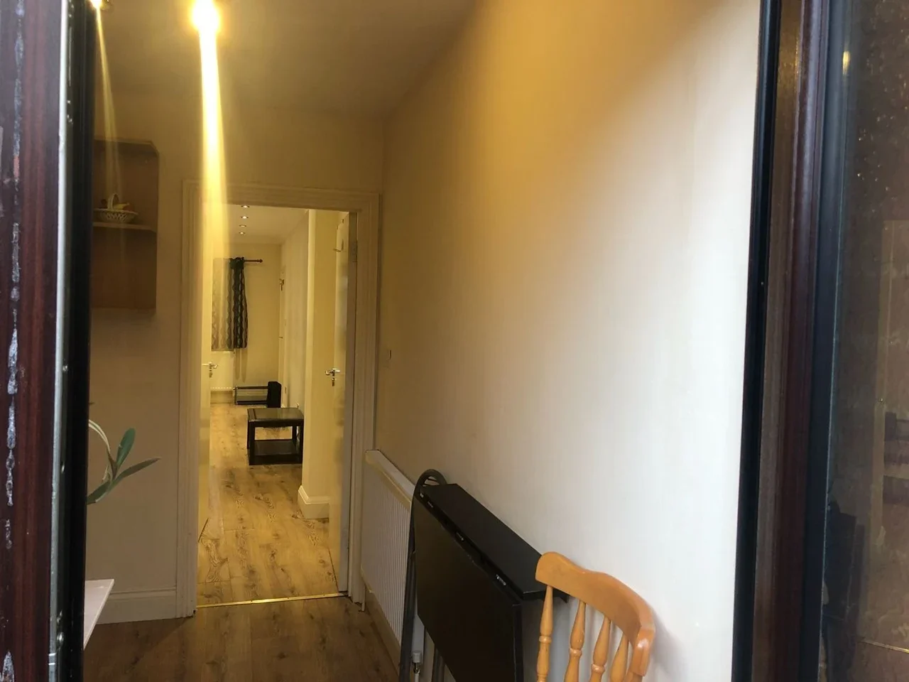 Flat Springfield Gardens in Greater London
