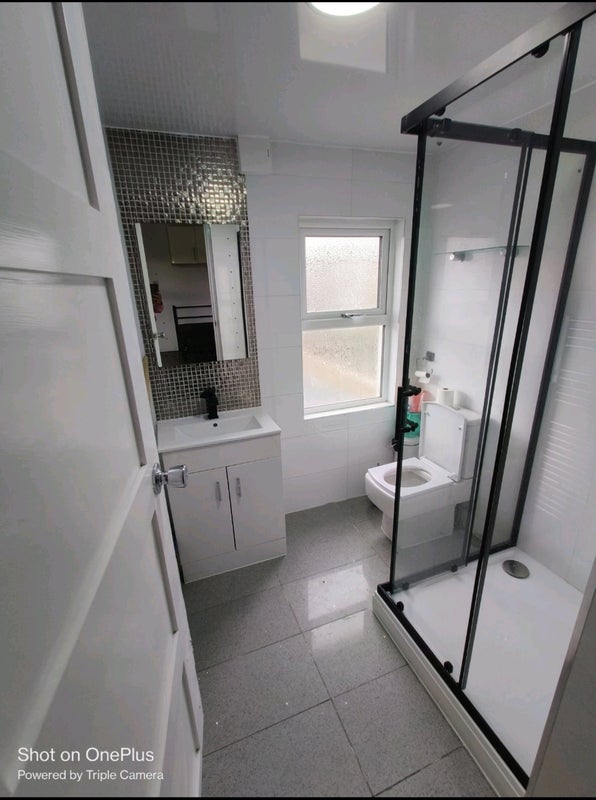 Room Burges Road in Greater London