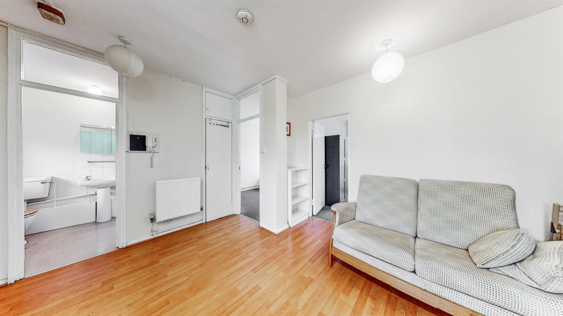 Flat Daplyn Street in Greater London