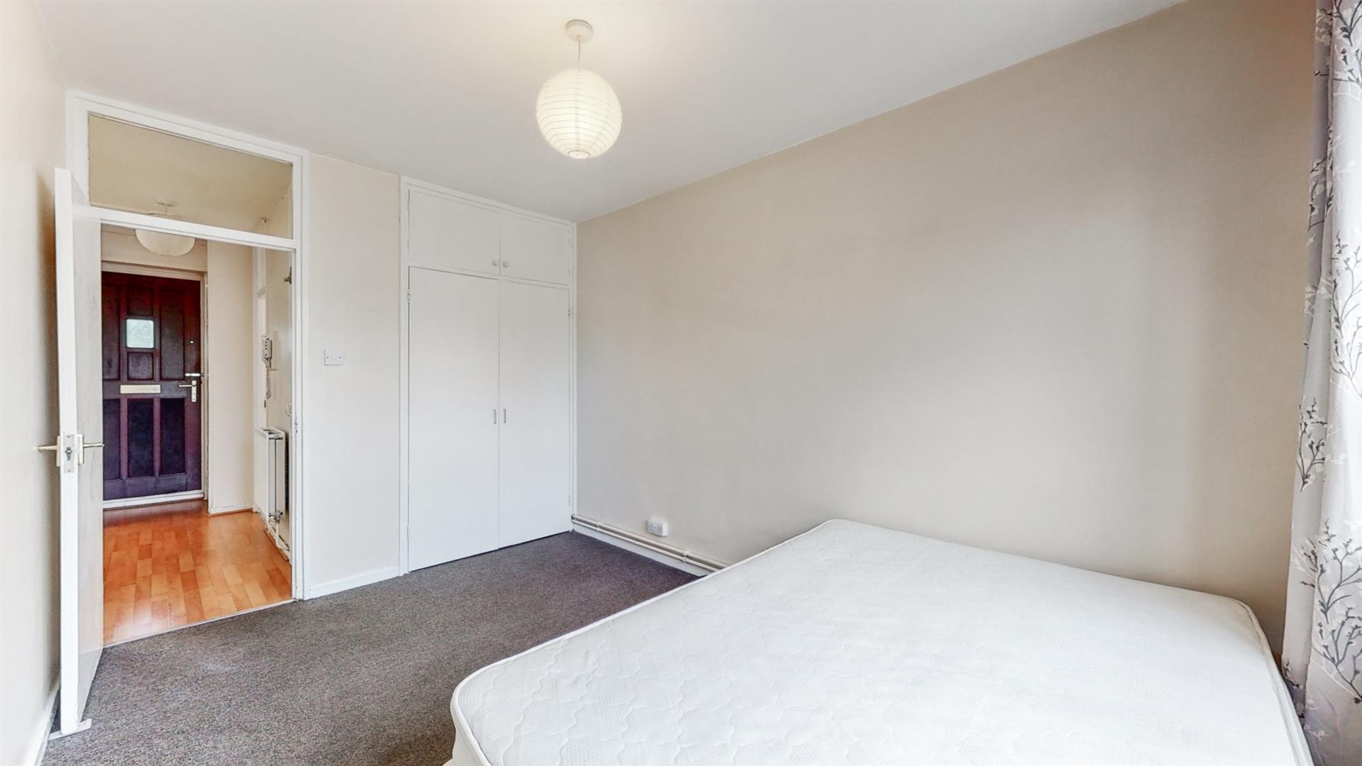 Flat Daplyn Street in Greater London