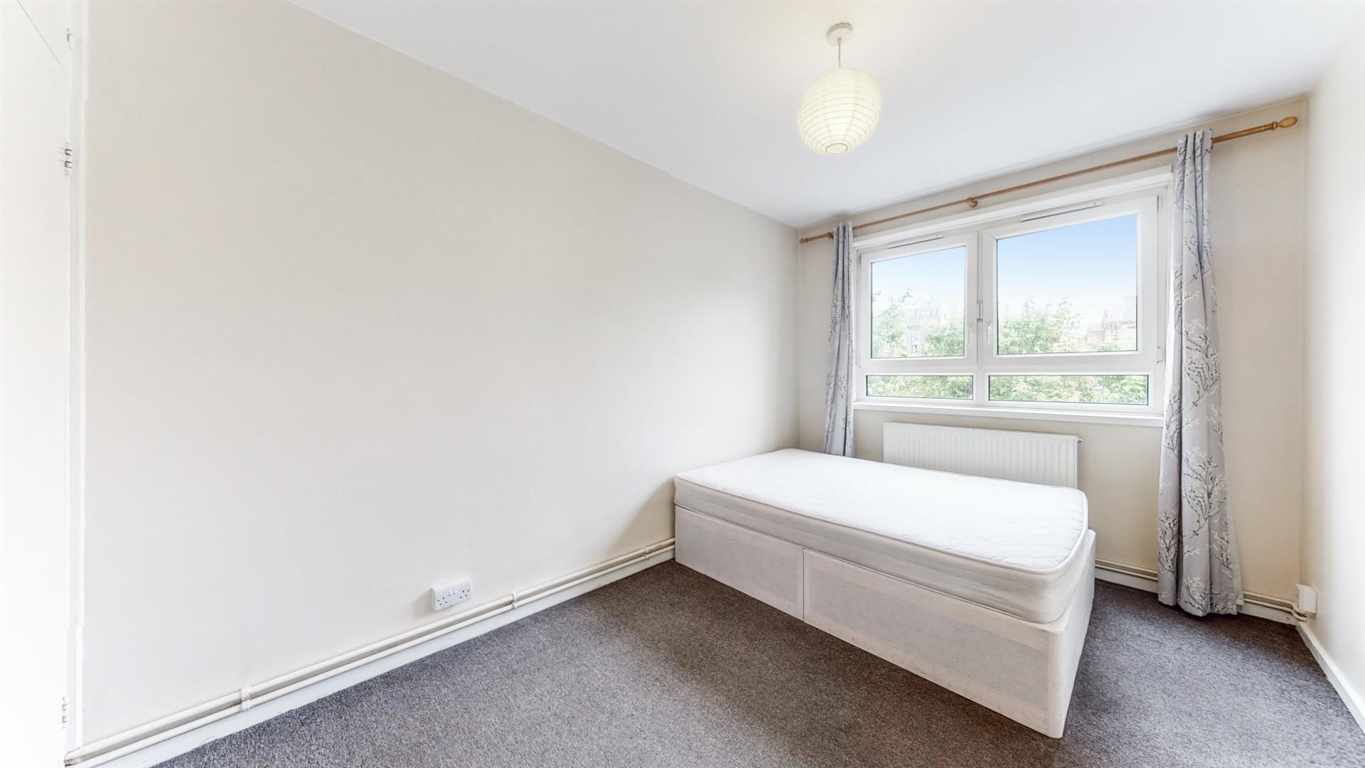 Flat Daplyn Street in Greater London