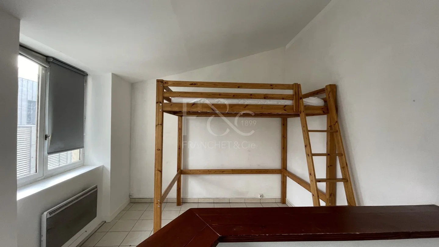 Flat Rue Bellecordière in Lyon