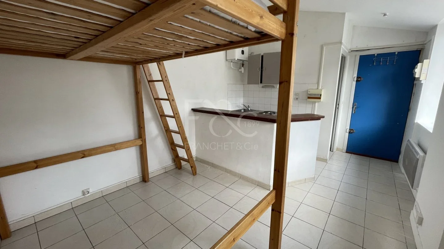 Flat Rue Bellecordière in Lyon