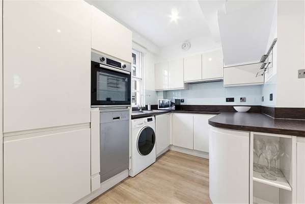 Flat Wapping Lane in Greater London